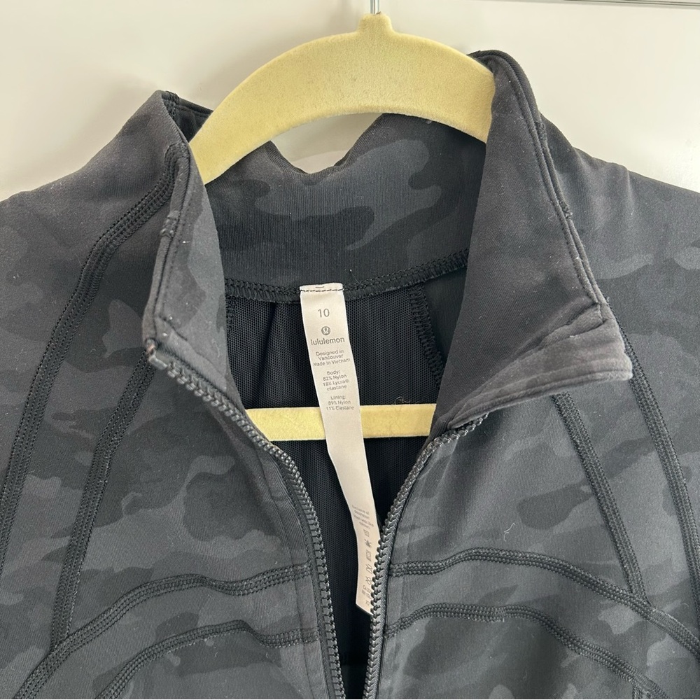 lululemon athletica Black Camo Full-Zip Utility Jacket - Picture 3 of 3